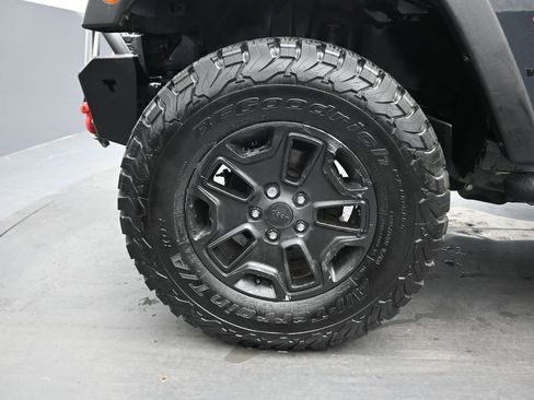 Used 2016 Jeep Wrangler Unlimited Rubicon w/ Connectivity Group AWD/4WD image 41