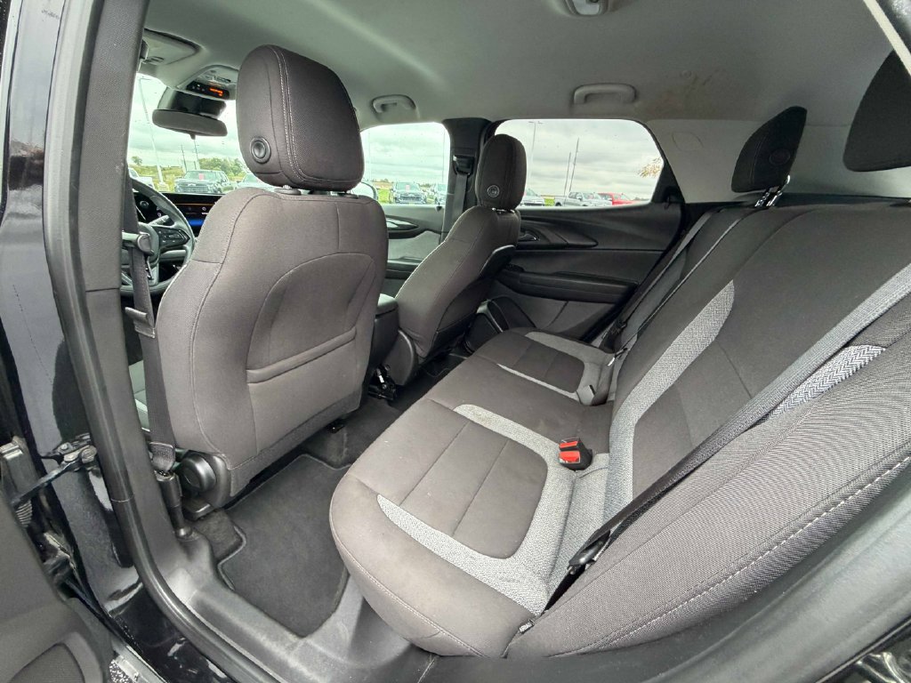 Used 2025 Chevrolet TrailBlazer LT AWD/4WD image 17