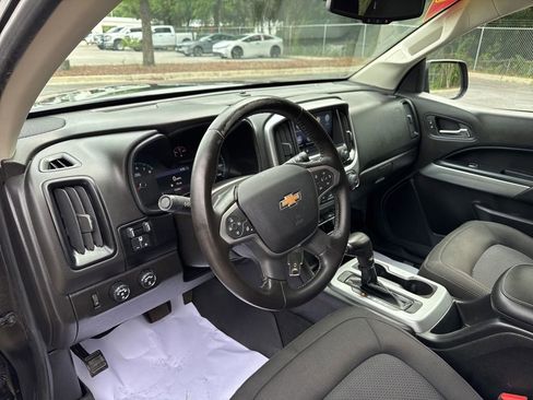 Used 2019 Chevrolet Colorado LT w/ LT Convenience Package AWD/4WD image 9