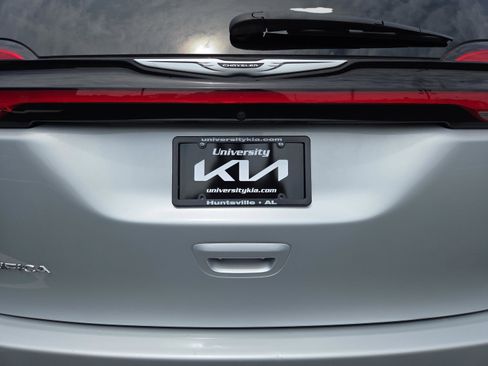 Used 2023 Chrysler Pacifica Touring-L FWD image 41
