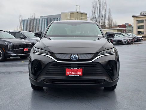 Used 2022 Toyota Venza LE image 8