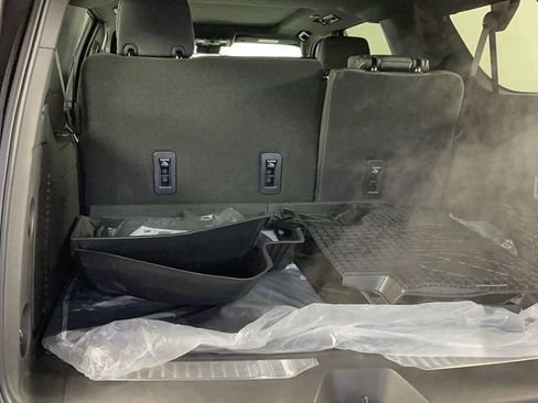 New 2025 Chevrolet Suburban Premier image 37