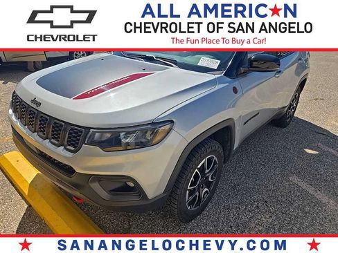 Used 2025 Jeep Compass Trailhawk AWD/4WD image 1