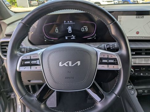 Certified 2023 Kia Telluride EX w/ EX Captain's Chair Package FWD image 31