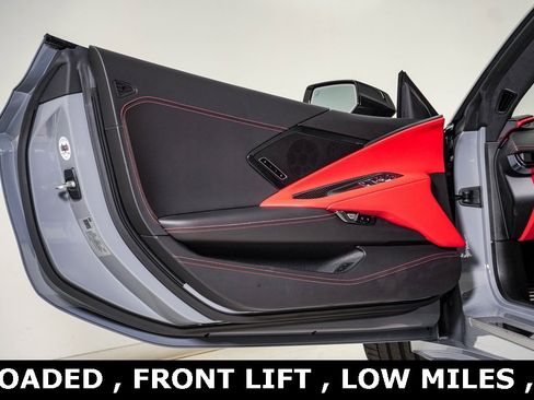 Used 2025 Chevrolet Corvette Stingray Premium Cpe w/ Z51 Performance Package image 27