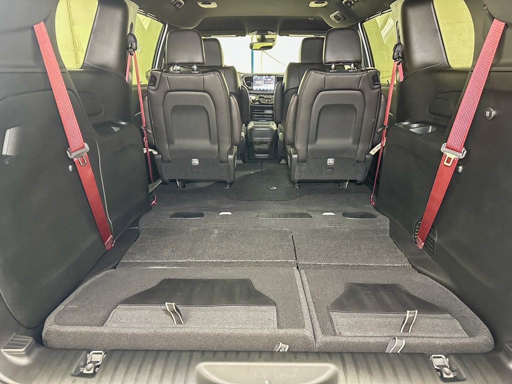 New 2027 Chrysler Pacifica Select AWD/4WD image 16