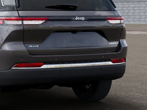 New 2025 Jeep Grand Cherokee Limited image 13