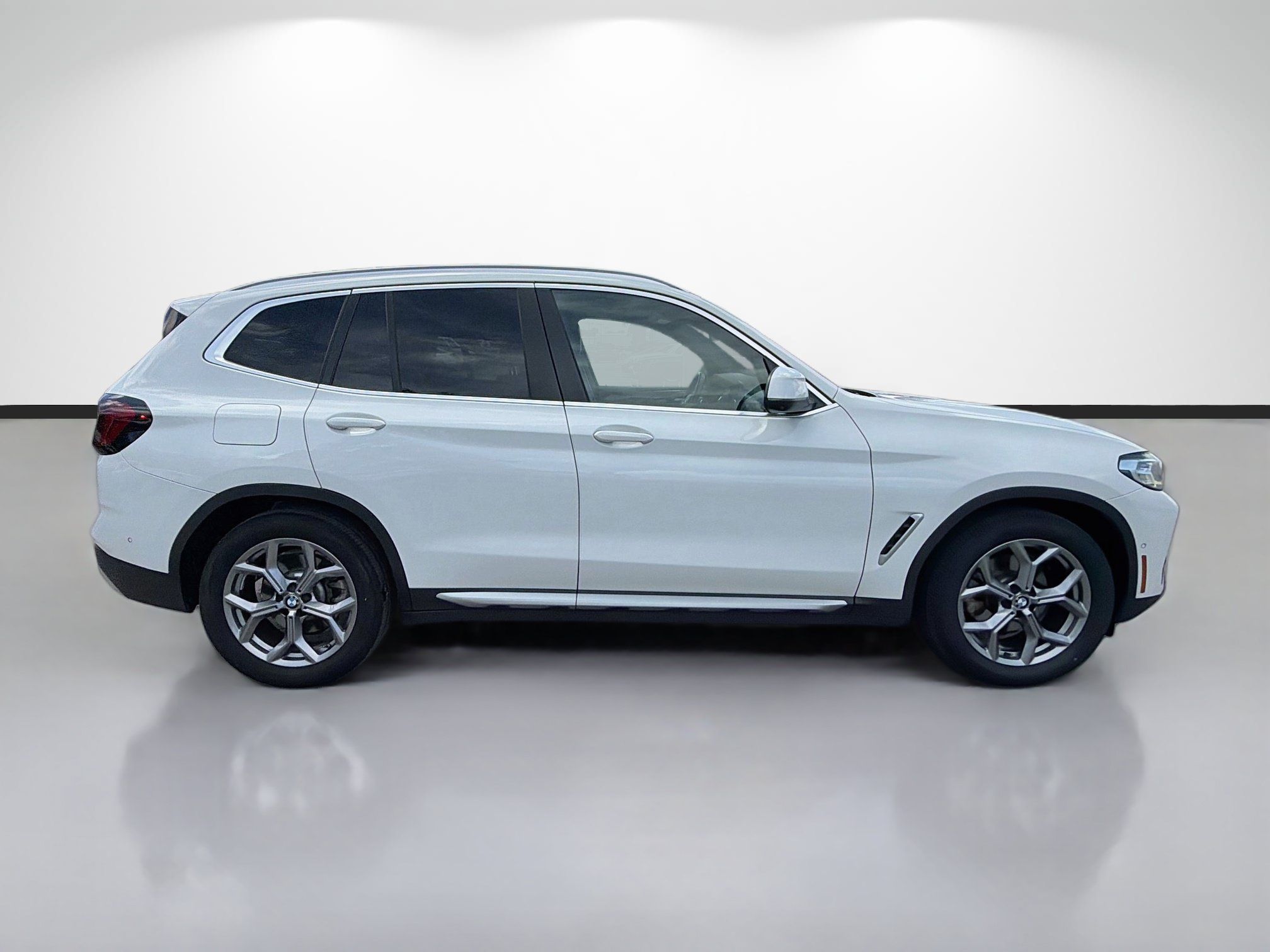 Used 2023 BMW X3 sDrive30i w/ Convenience Package RWD image 2