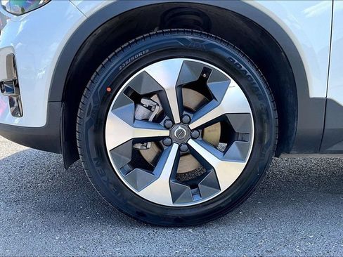 Used 2023 Volvo XC40 B5 Plus AWD/4WD image 35