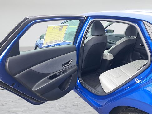 Used 2026 Hyundai Elantra Limited FWD image 11