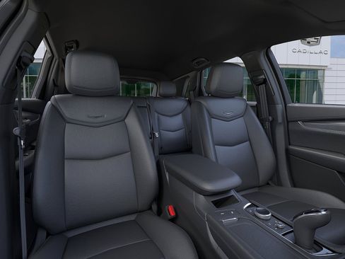 New 2025 Cadillac XT5 Luxury image 16