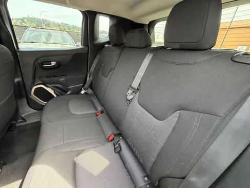 Used 2017 Jeep Renegade Latitude AWD/4WD image 23