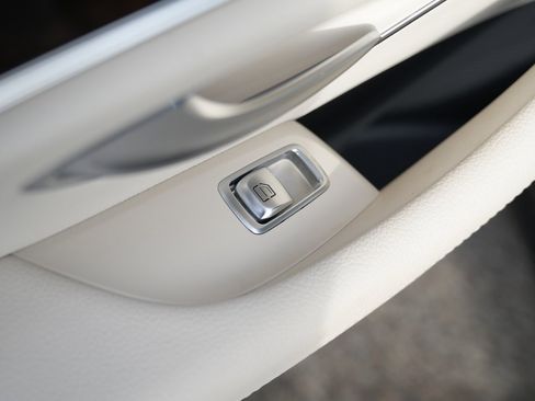 Used 2019 Mercedes-Benz E 300 4MATIC w/ Premium 1 Package image 35