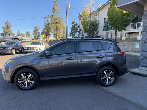 Used 2018 Toyota RAV4 XLE image 3