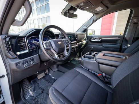 Used 2024 Chevrolet Silverado 1500 LT AWD/4WD image 12
