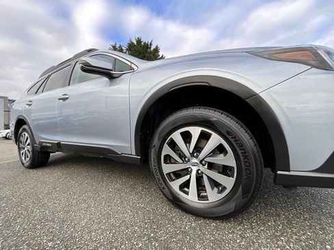 Used 2022 Subaru Outback Premium image 10