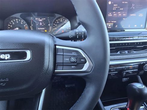 Used 2022 Jeep Compass Latitude image 20