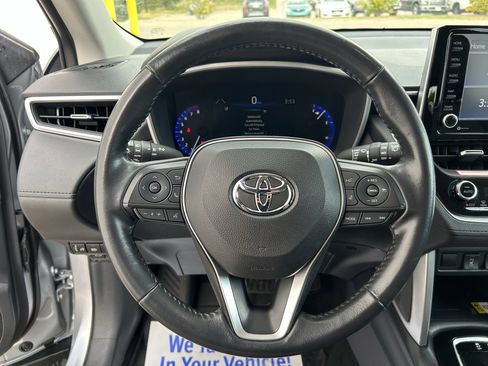 Certified 2022 Toyota Corolla Cross XLE image 21