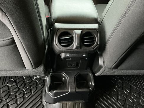 Used 2021 Jeep Wrangler Unlimited Sahara image 28