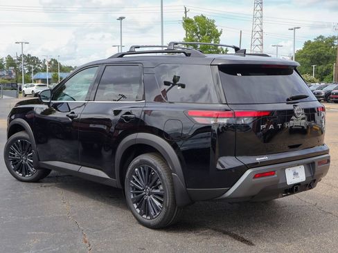 New 2026 Nissan Pathfinder SL FWD image 2