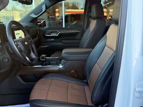 Used 2024 Chevrolet Silverado 1500 High Country w/ Technology Package image 36