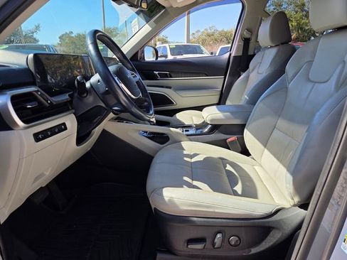 Used 2023 Kia Telluride EX w/ EX Captain's Chair Package image 12