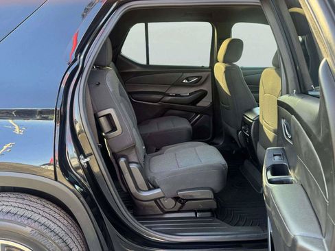 Used 2022 Chevrolet Traverse LT FWD image 42
