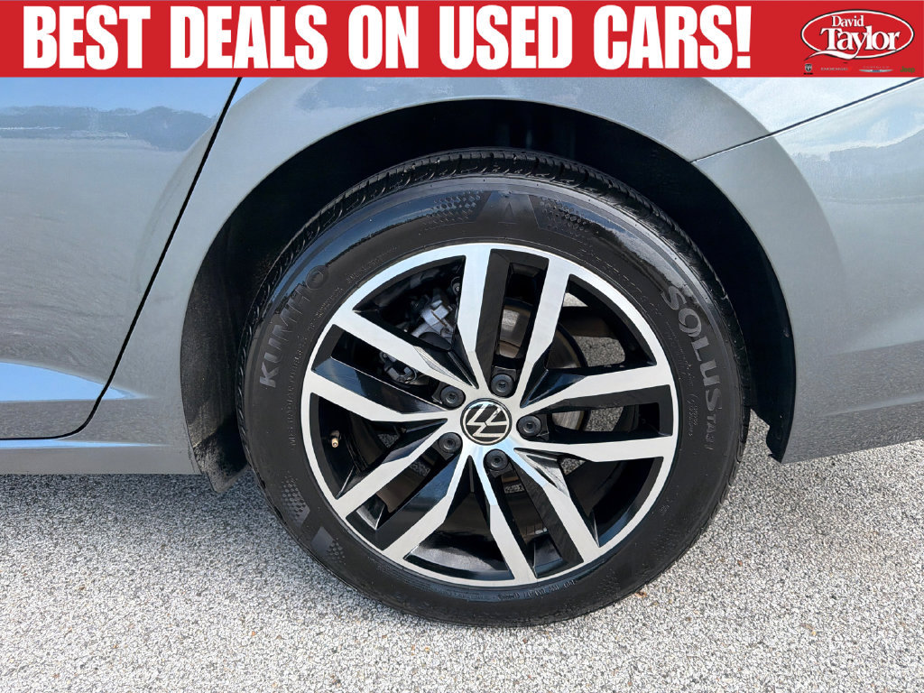 Used 2025 Volkswagen Jetta SE FWD image 25