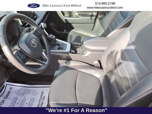 Used 2021 Toyota RAV4 XLE Premium image 23