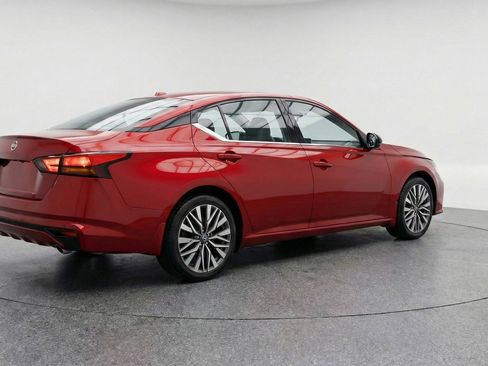 Used 2025 Nissan Altima 2.5 SV image 9