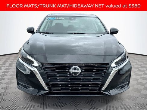 Used 2025 Nissan Altima 2.5 SV FWD image 2