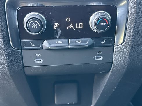 Certified 2023 Chevrolet Suburban Z71 w/ Luxury Package AWD/4WD image 26