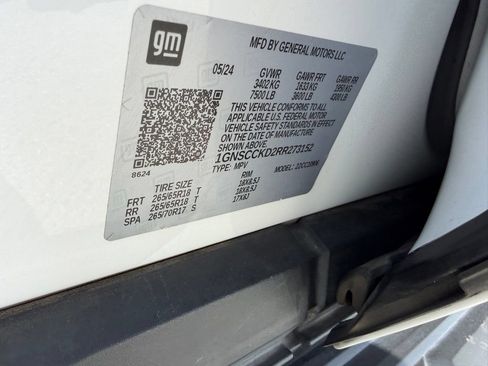 Used 2024 Chevrolet Suburban LT RWD image 34
