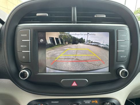 Used 2025 Kia Soul LX w/ LX Technology Package FWD image 28