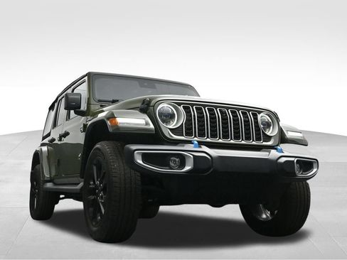 Used 2024 Jeep Wrangler Unlimited Sahara w/ Technology Group AWD/4WD image 32