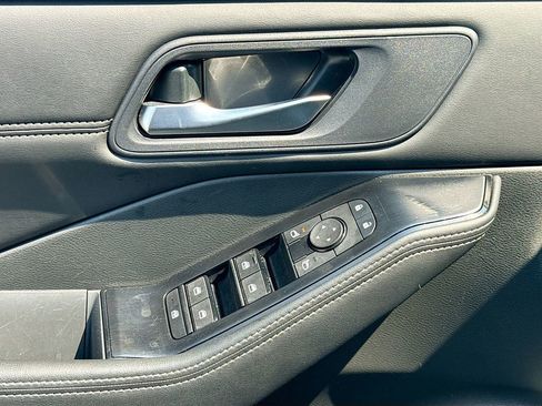 Used 2024 Nissan Rogue SV w/ SV Premium Package image 18