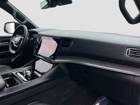 Used 2024 Jeep Wagoneer Series II w/ Flexible Seating Group image 30