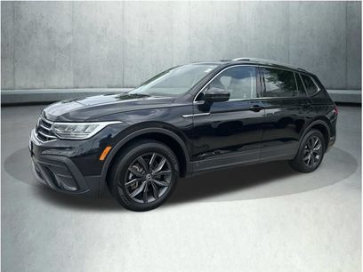 Used 2023 Volkswagen Tiguan SE w/ Panoramic Sunroof Package