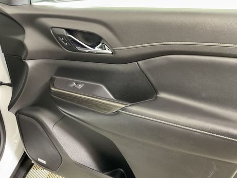 Used 2020 GMC Acadia SLT image 25