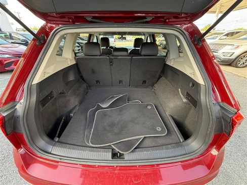 Used 2018 Volkswagen Tiguan SE AWD/4WD image 23