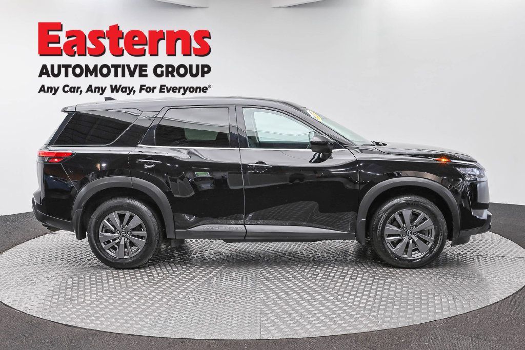 Used 2024 Nissan Pathfinder S AWD/4WD image 5