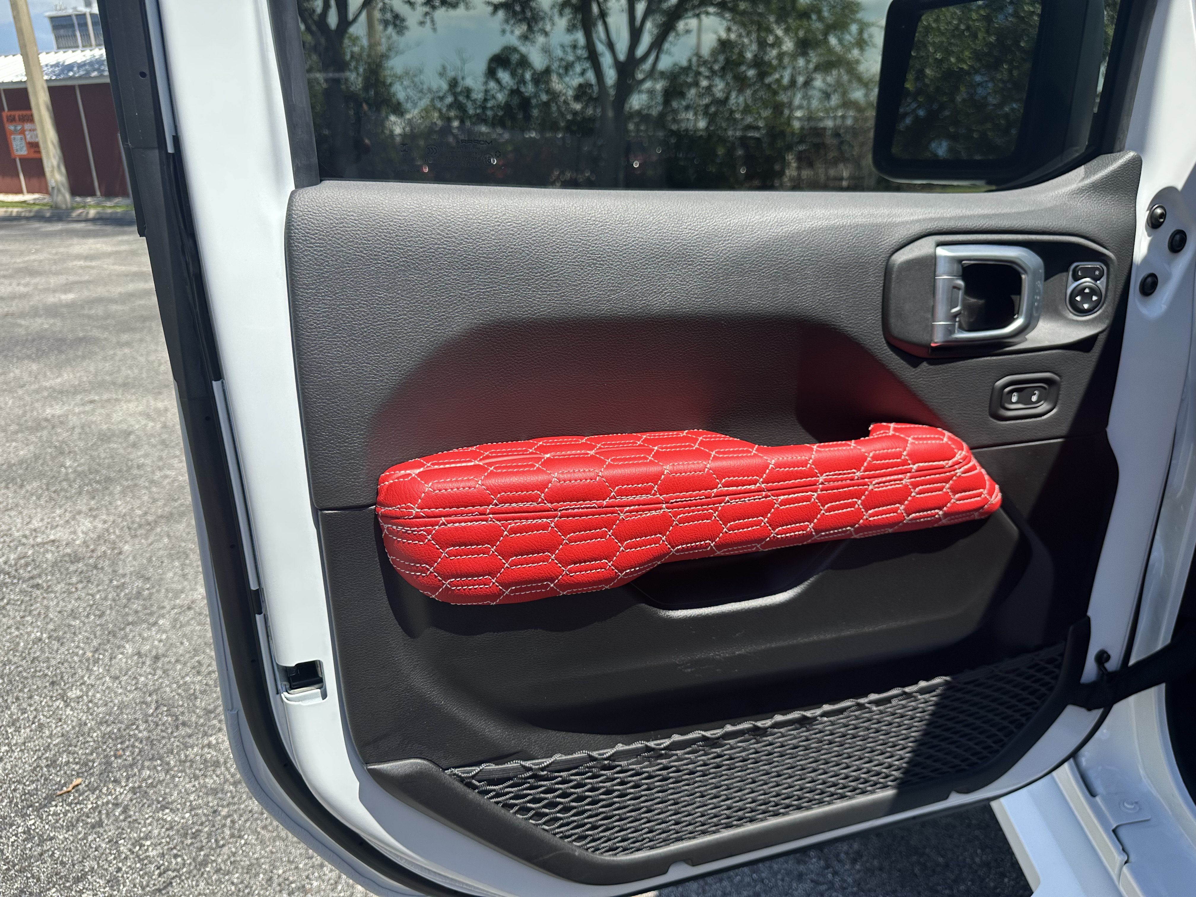 Used 2025 Jeep Wrangler Unlimited Sahara AWD/4WD image 27