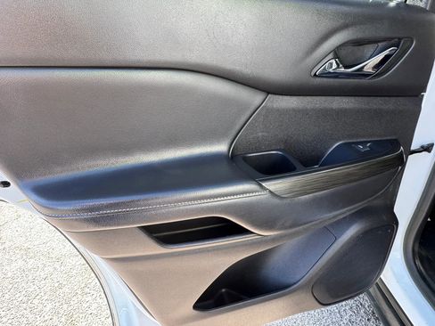 Used 2023 GMC Acadia SLT image 15