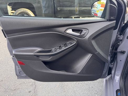 Used 2017 Ford Focus RS AWD/4WD image 28