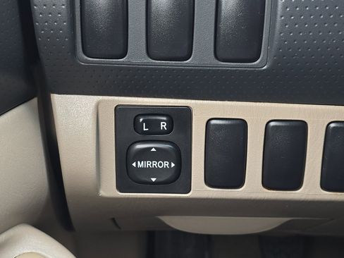 Used 2007 Toyota Tacoma PreRunner image 24