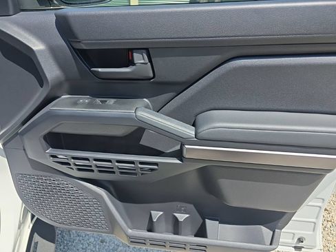 Certified 2025 Toyota 4Runner SR5 AWD/4WD image 19