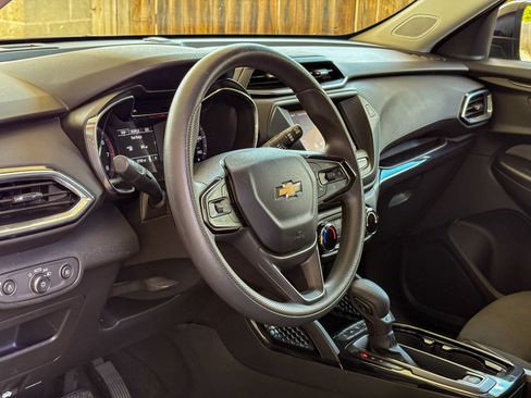 Used 2023 Chevrolet TrailBlazer LT FWD image 15