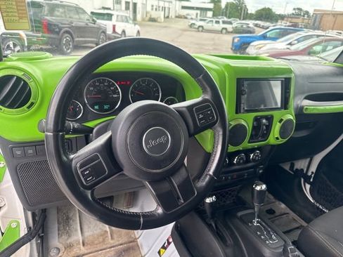 Used 2017 Jeep Wrangler Unlimited Rubicon AWD/4WD image 13