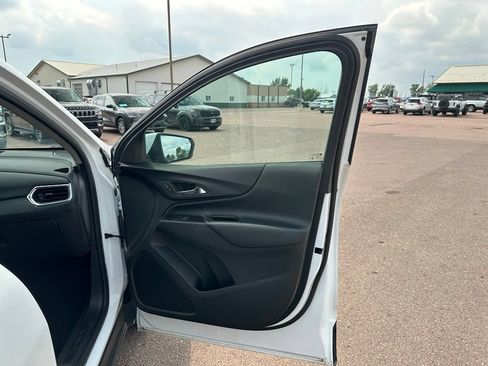 Used 2024 Chevrolet Equinox LT AWD/4WD image 29