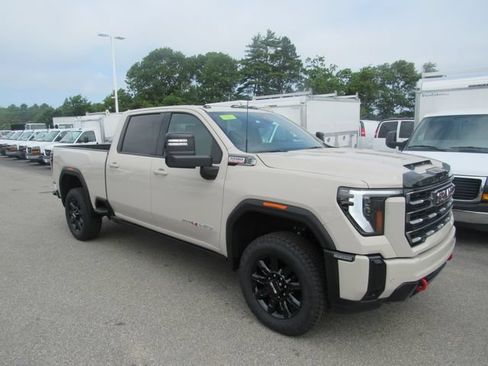 Certified 2026 GMC Sierra 3500 AT4 w/ Technology Package AWD/4WD image 4